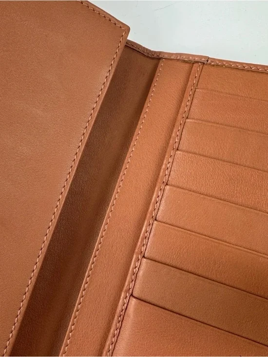 Gucci Tan Embossed Leather Clutch with Signature GG - Picture 3 of 5